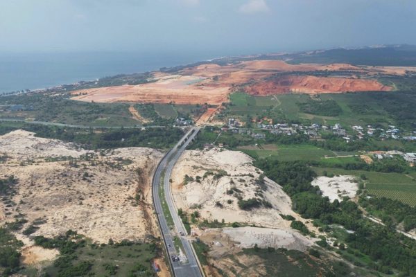 Đóng cửa một phần mỏ titan thi công đường ven biển Phan Thiết - Kê Gà