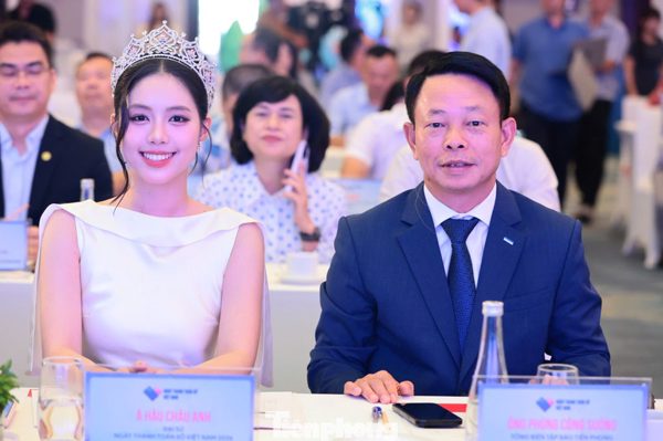 Đông đảo đại biểu, khách mời dự họp báo Ngày Thanh toán số Việt Nam 2026