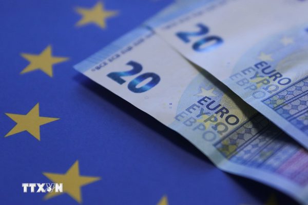 Đồng euro sụt giảm do bất ổn chính trị tại Pháp và giá năng lượng tăng cao