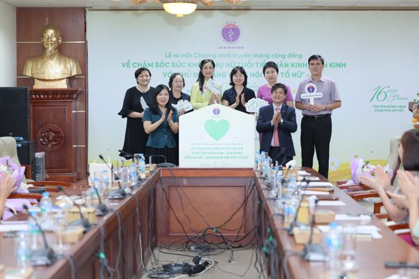 Đồng hành cùng Bộ Y tế ra mắt chiến dịch mới, Bảo Xuân viết tiếp hành trình 16 năm giữ gìn thanh xuân phụ nữ Việt