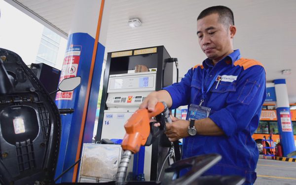 Đồng loạt tăng giá xăng dầu, xăng E10 RON95 lên 28.254 đồng/lít