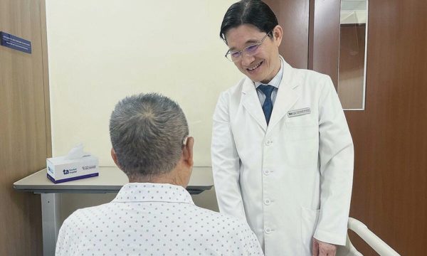 Động mạch chủ bụng phình to gấp ba bình thường