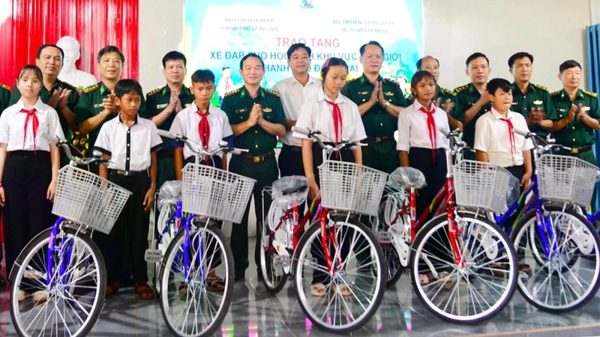 Đồng Nai: Trao tặng xe đạp đến 50 học sinh khó khăn vùng biên giới