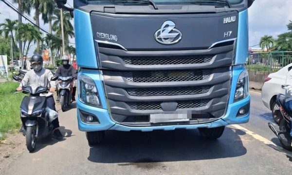 Đồng Nai: Va chạm với xe tải, một phụ nữ tử vong tại chỗ