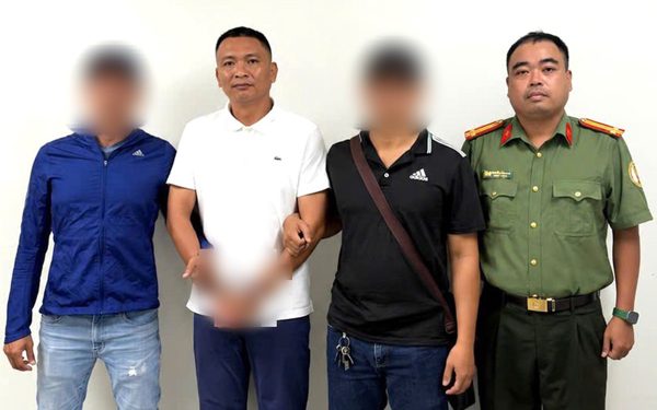 Đồng phạm của 'trùm siêu xe' Phan Công Khanh từ Thái Lan về đầu thú tại sân bay Tân Sơn Nhất