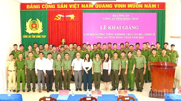 Đồng Tháp: Khai giảng lớp bồi dưỡng tiếng Khmer cho Công an