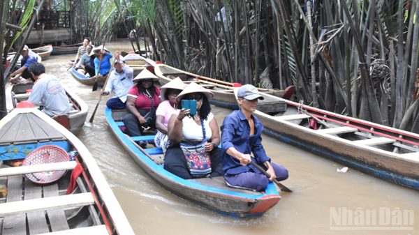 Đồng Tháp thu hút khách từ du lịch đặc trưng
