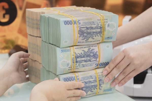 Dòng tiền 45,5 tỷ đồng "bôi trơn" của đại gia TPHCM chảy vào túi những ai?