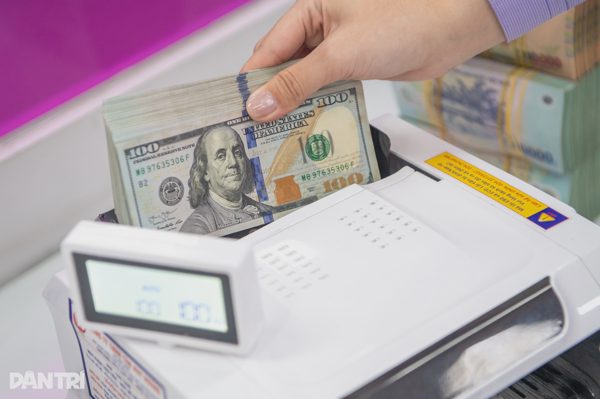 Đồng USD mạnh nhất 18 tháng, tỷ giá tại Việt Nam đi ngược dòng
