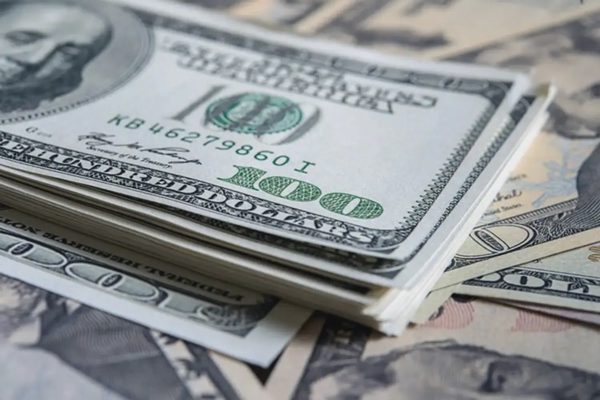 Đồng USD tăng mạnh, euro thấp nhất 17 tháng