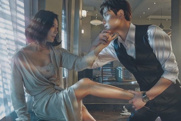 Đồng ý làm người tình của “phú bà”, tôi bị trừng phạt đau đớn khi chia tay