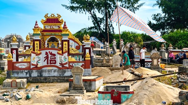 Đợt di dời mồ mả lớn nhất để xây công viên biển ở Huế