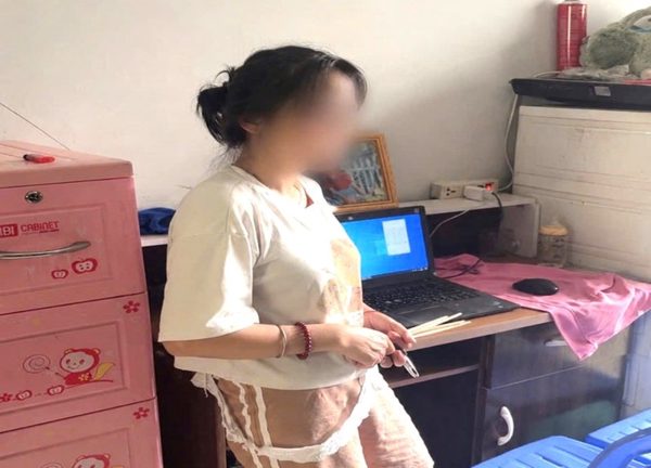 Đột kích bắt quả tang người phụ nữ gọi hàng nghìn cuộc điện thoại, giăng bẫy 'nhận tiền an sinh'