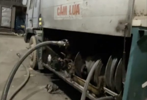 Đột kích lò sản xuất, buôn bán gas giả thu lợi hàng chục tỷ, bắt 10 đối tượng