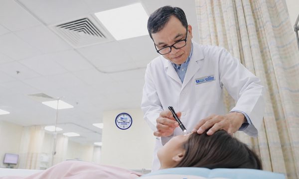 Đột ngột liệt nửa người do xuất huyết não