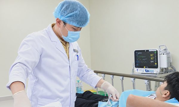 Đột ngột tràn khí gây xẹp phổi chàng trai