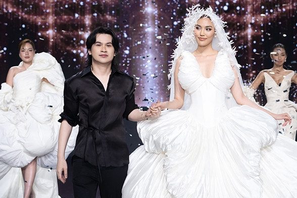 Đột nhập hậu trường show có hoa hậu Lê Hoàng Phương, siêu mẫu Lan Khuê diễn