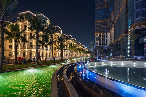 Dự án hàng hiệu tại Ciputra tăng tốc về đích, gây bất ngờ với khung cảnh nhạc nước rực rỡ ở lõi cảnh quan