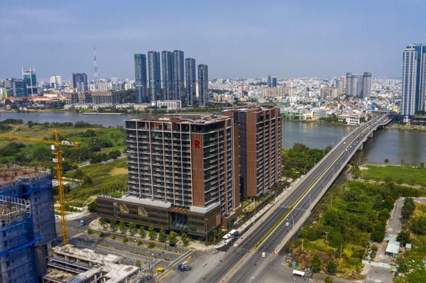 Dự án mới giá trăm triệu đồng/m2, chung cư cũ TPHCM xuất hiện nghịch lý