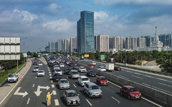 Dự báo lượng xe tăng đột biến 5 ngày nghỉ lễ, cần lưu ý gì trước khi di chuyển?