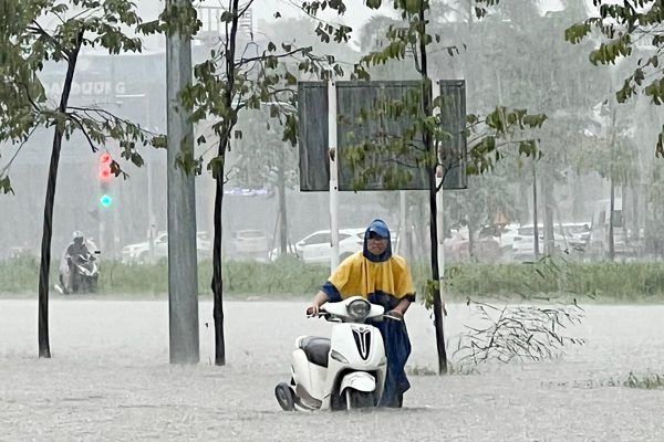Dự báo thời tiết 12/9/2026: Miền Bắc nắng 33 độ, Trung Bộ mưa lớn xối xả