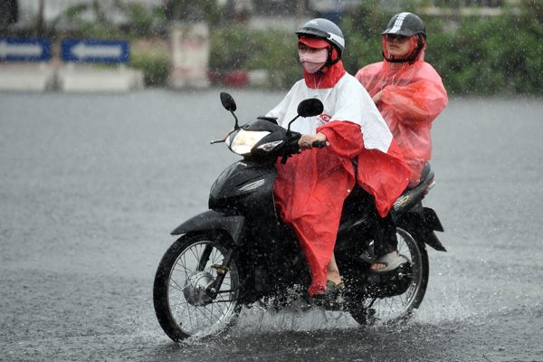 Dự báo thời tiết 15/8: Miền Bắc mưa to cục bộ, Trung Bộ còn nắng nóng oi bức