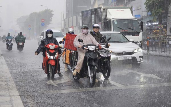 Dự báo thời tiết 30/10: Miền Bắc nhiều nơi mưa rào, miền Nam chiều tối có dông