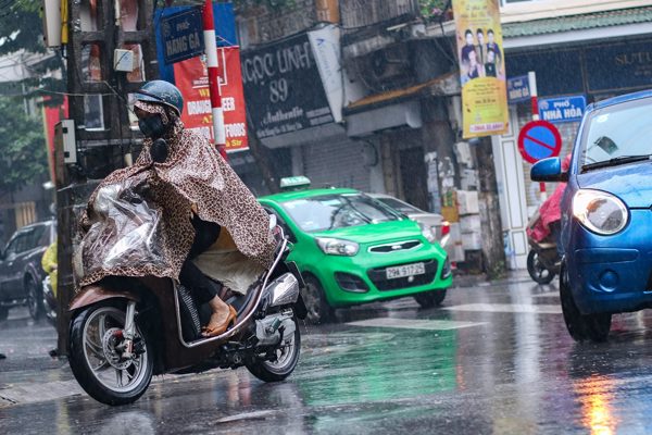 Dự báo thời tiết 30/7: Miền Bắc còn mưa giông cục bộ, Hà Nội chỉ 33 độ