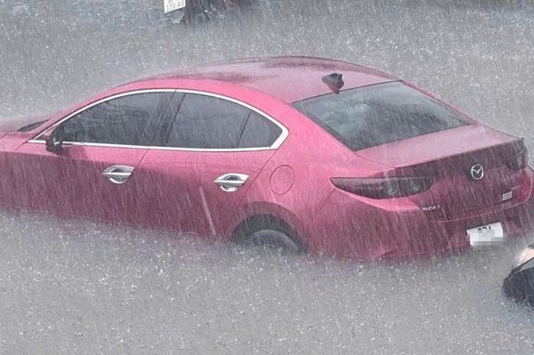 Dự báo thời tiết 6/10/2026: Trung Bộ mưa lớn dữ dội, miền Bắc se lạnh