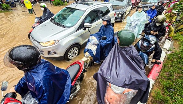 Dự báo thời tiết Hà Nội hôm nay 18/9: Mưa rào và dông, cảnh báo lốc, sét