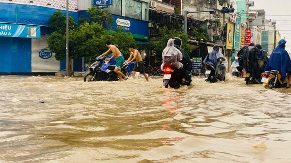 Dự báo thời tiết ngày 7/10: Miền Trung mưa như trút, tâm mưa dồn về Huế, Đà Nẵng