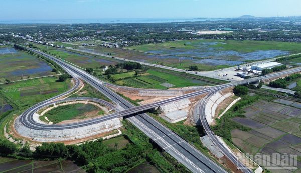 Đủ điều kiện đưa nút giao Trì Bình-Dung Quất trên đường cao tốc Đà Nẵng-Quảng Ngãi vào khai thác