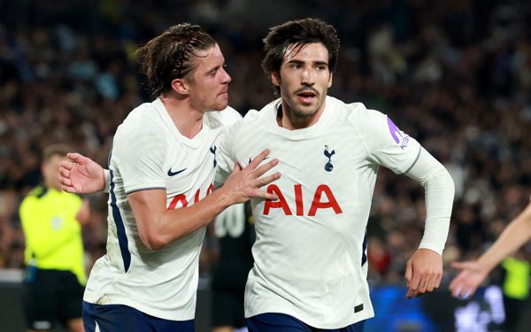 Dự đoán tỉ số Ngoại hạng Anh: Đánh bại Man United, Tottenham có chiến thắng đầu tiên