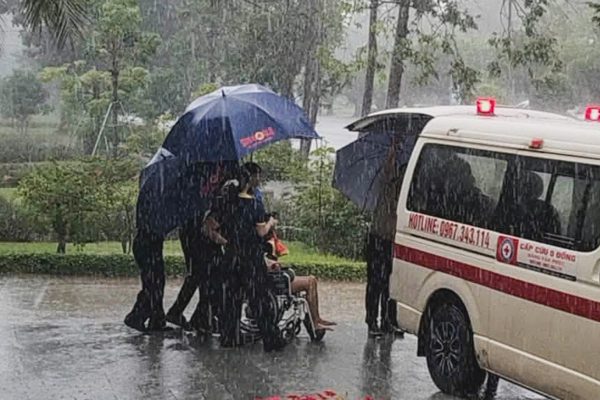 Du khách liên tục gặp nạn khi leo núi Bà Đen ở Tây Ninh