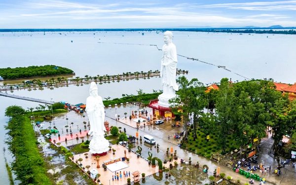 Du khách thư thái ngắm nhiều tượng phật ‘khổng lồ’ khi về xứ sở thần tiên An Giang