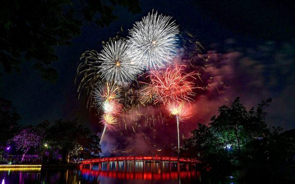 Dự kiến bắn pháo hoa tầm cao 15 phút trong Ngày Văn hóa Việt Nam 24-11