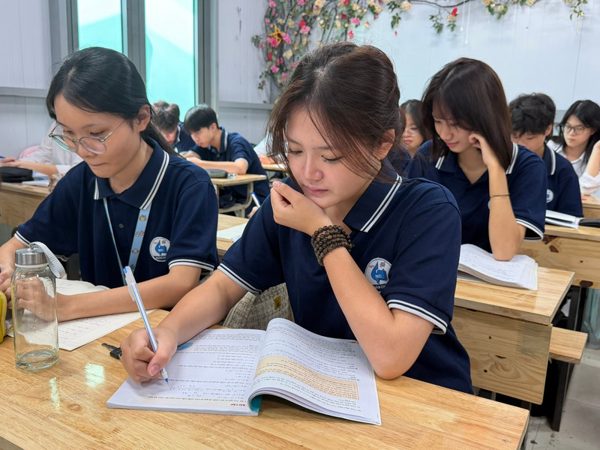Dự kiến bỏ điểm cộng IELTS trong tuyển sinh đại học: 'Luật chơi' thay đổi giữa chừng