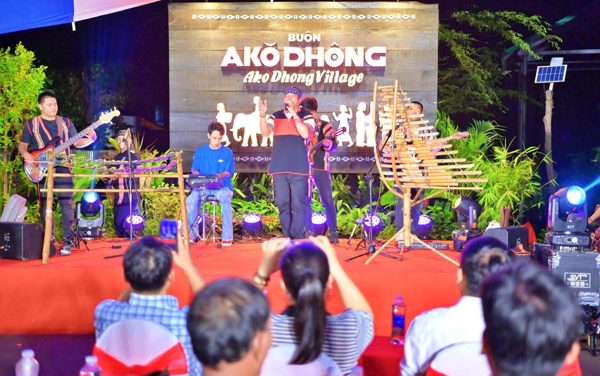 Du lịch cộng đồng giúp đồng bào dân tộc giữ bản sắc, tăng hiểu biết pháp luật