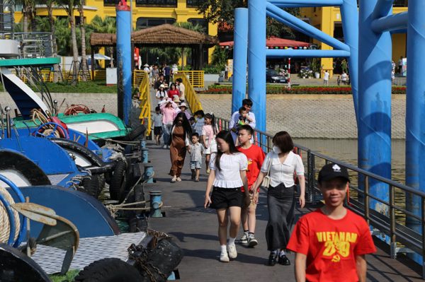 Du lịch Quảng Ninh giảm giá mạnh