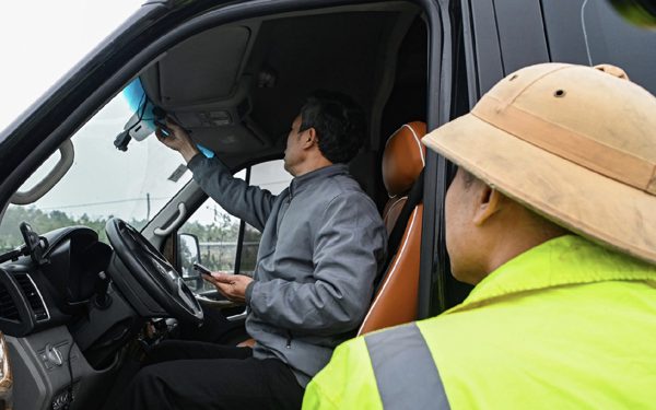 Dữ liệu nào trên xe kinh doanh được truyền về Cục Cảnh sát giao thông theo quy định mới?