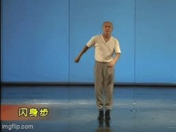Đu trend 'bước nhảy chớp mắt', nhiều người trẻ đứt dây chằng gối