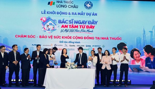 Đưa bác sĩ trẻ về nhà thuốc, khám bệnh miễn phí cho người dân