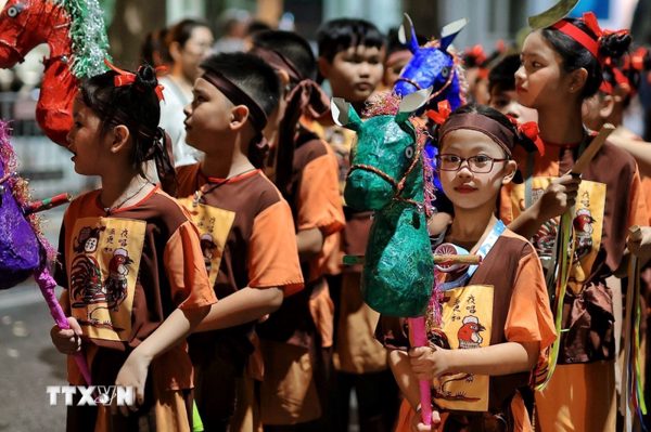 Đưa biểu tượng văn hóa Thăng Long vào 14 khối rước đèn Trung thu bên Hồ Gươm