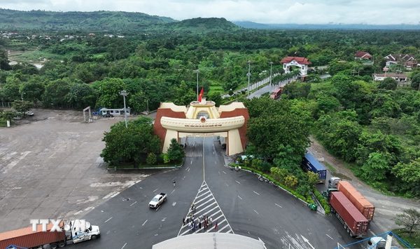 Đưa Lao Bảo thành trung tâm thương mại, logistics