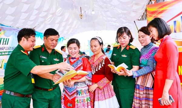 Đưa pháp luật đến với bà con dân tộc thiểu số ở Lâm Đồng bằng chuyện đời thường
