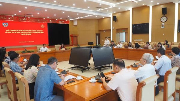 Đưa pháp luật vào cuộc sống bằng đổi mới tổ chức thi hành