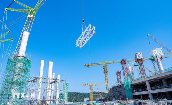 Đưa thị trường chứng khoán Việt Nam đóng vai trò chủ yếu trong cung ứng vốn
