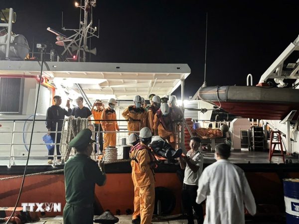 Đưa thuyền viên tàu nước ngoài có nguy cơ nhồi máu cơ tim vào bờ cấp cứu