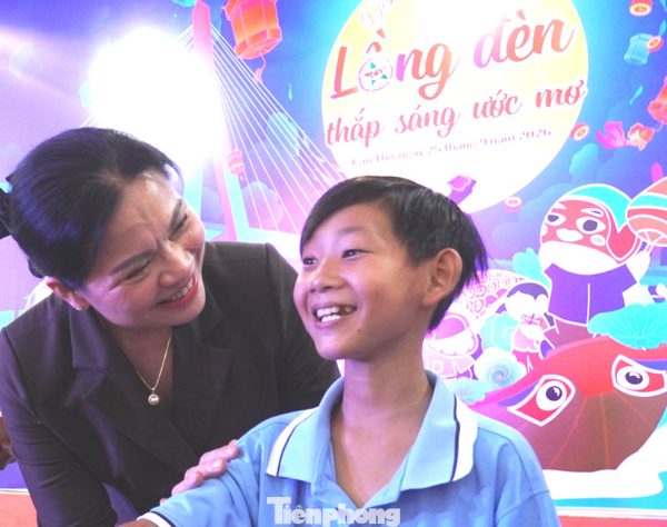 Đưa Trung thu ấm áp tới trẻ đặc biệt ở Cần Thơ