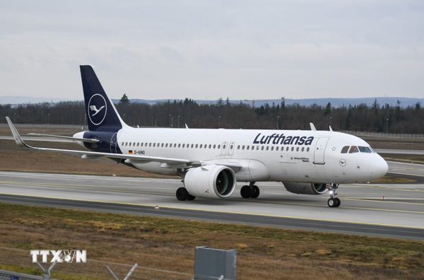 Đức: Pin sạc dự phòng bốc cháy, máy bay Lufthansa phải chuyển hướng